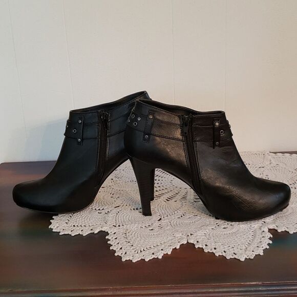 EUC Maurices Black Faux Leather Boots Booties with Belt & Buckle Accent Sz 9.5M - Picture 3 of 9
